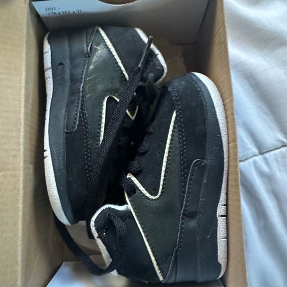 Jordan Retro 2s Black and White Sneakers - Picture 1 of 4